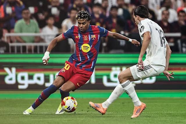 Karim Adeyemi rend hommage à Messi et annonce une belle connexion avec Lamine Yamal