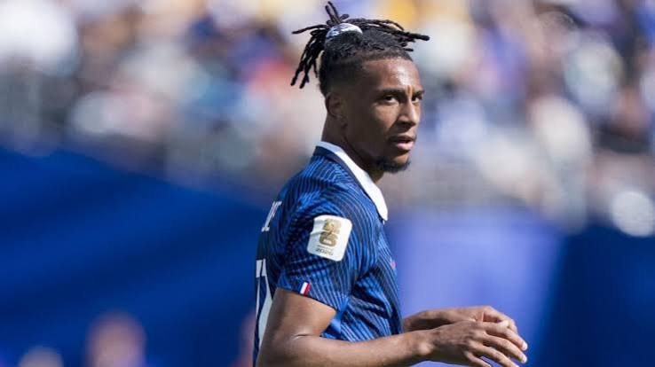 Carton jaune d’Olise : La FFF saisit la FIFA pour éviter une suspension en demi-finale