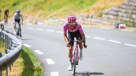 Tour de France 2026 : Richard Carapaz remporte la 18e étape en solitaire